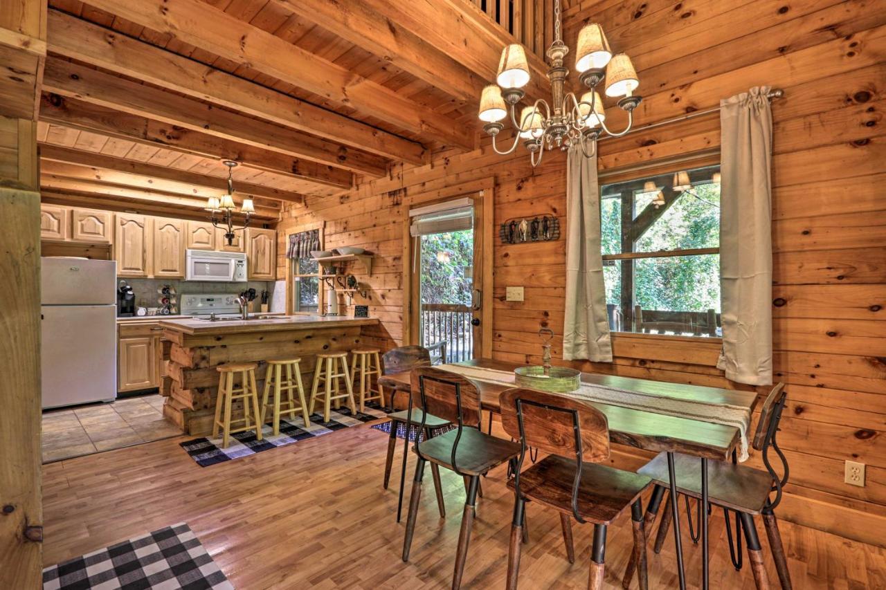 Cabin With Hot Tub And Deck, 3 Mi To Pigeon Forge Sevierville Exterior photo