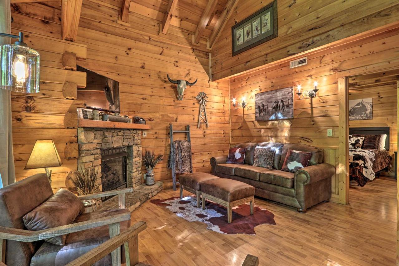Cabin With Hot Tub And Deck, 3 Mi To Pigeon Forge Sevierville Exterior photo