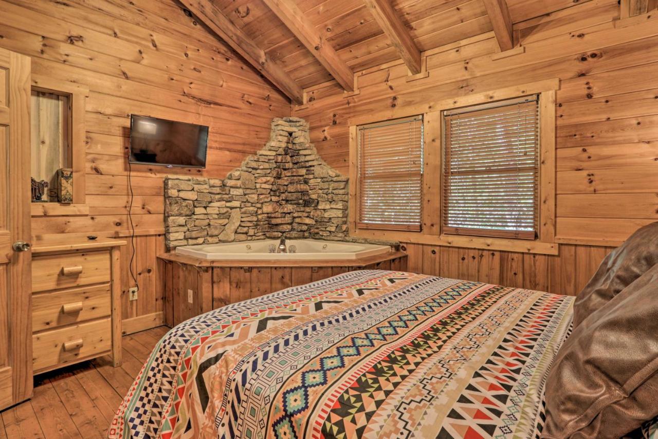 Cabin With Hot Tub And Deck, 3 Mi To Pigeon Forge Sevierville Exterior photo