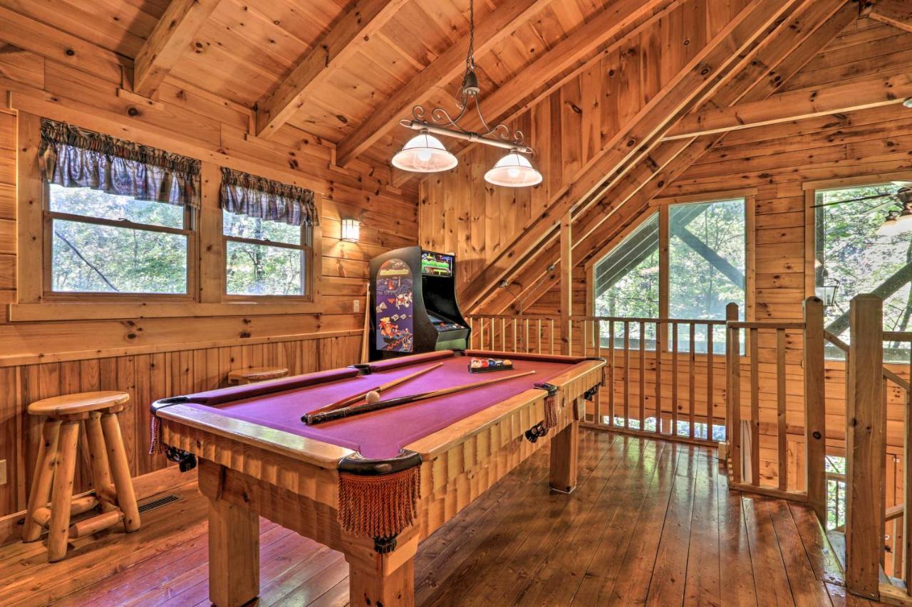Cabin With Hot Tub And Deck, 3 Mi To Pigeon Forge Sevierville Exterior photo